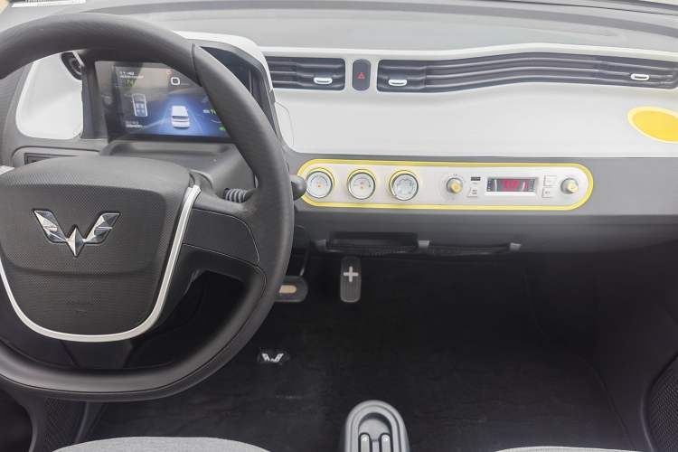 Used Wuling Hongguang MINIEV 2021 Macaron Premium Model – Lithium-NMC Audio And AC Panel
