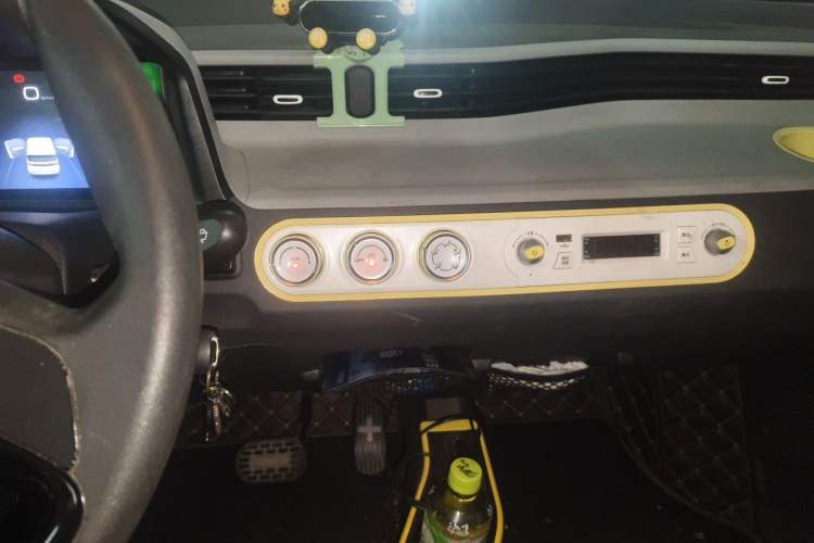 Used Wuling Hongguang MINIEV 2021 Macaron Premium Model – Lithium-NMC Audio And AC Panel