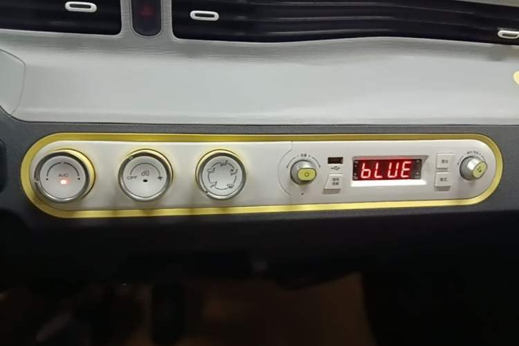 Used Wuling Hongguang MINIEV 2021 Macaron Fashion Edition Lithium-Ion Battery Audio And AC Panel