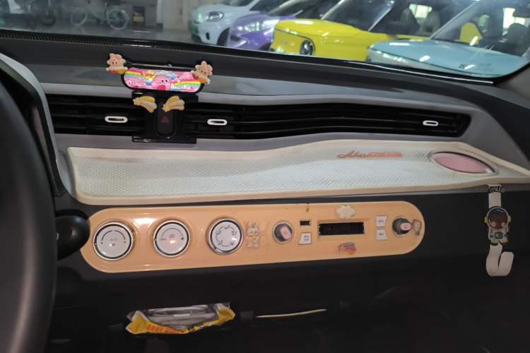 Used Wuling Hongguang MINIEV 2021 Macaron Fashion Model Lithium Iron Phosphate Audio And AC Panel