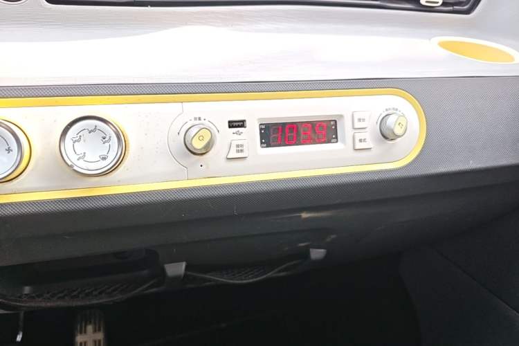 Used Wuling Hongguang MINIEV 2021 Macaron Fashion Model Lithium Iron Phosphate Audio And AC Panel