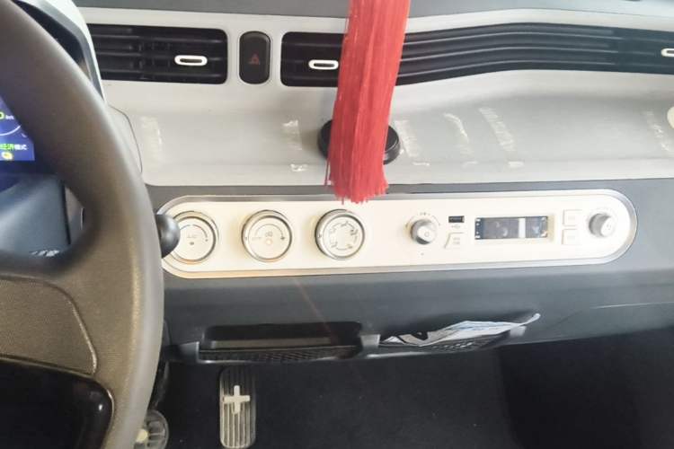 Used Wuling Hongguang MINIEV 2021 Macaron Sandwich Model 120 km Lithium NMC Audio And AC Panel