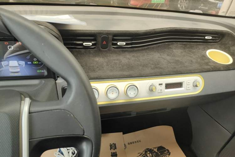 Used Wuling Hongguang MINIEV 2021 Macaron Fashion Model Lithium Iron Phosphate Audio And AC Panel