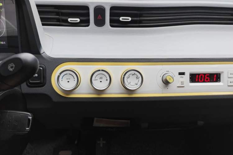 Used Wuling Hongguang MINIEV 2021 Macaron Fashion Edition Lithium-Ion Battery Audio And AC Panel