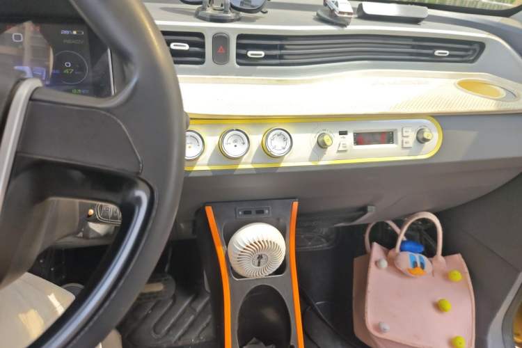 Used Wuling Hongguang MINIEV 2021 Macaron Sandwich Model 170 km Lithium Ternary Audio And AC Panel
