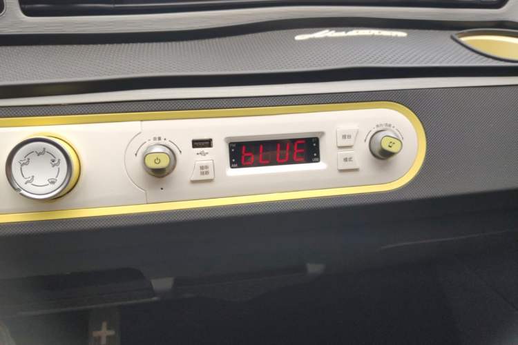 Used Wuling Hongguang MINIEV 2021 Macaron Fashion Model Lithium Iron Phosphate Audio And AC Panel