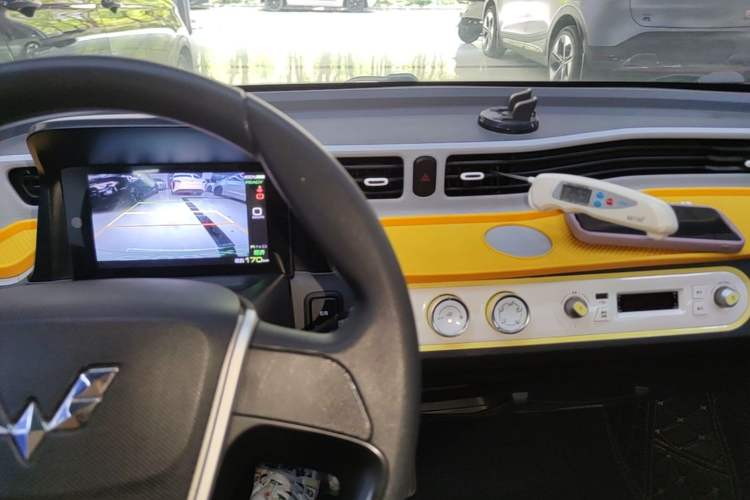 Used Wuling Hongguang MINIEV 2021 Macaron Premium Model – Lithium Iron Phosphate Audio And AC Panel