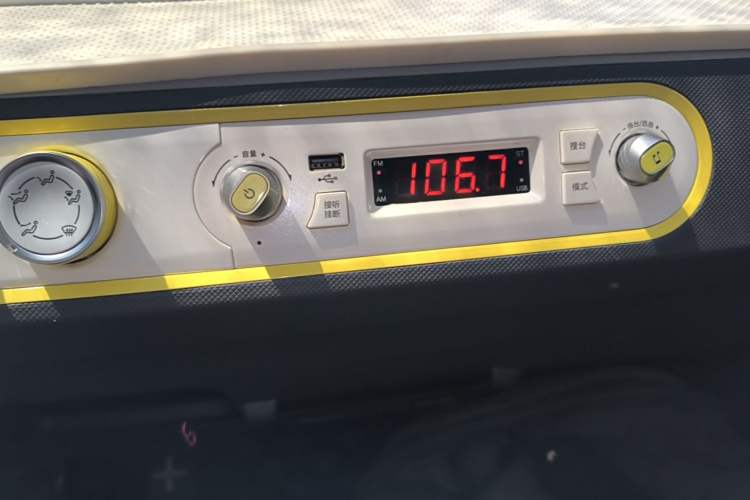 Used Wuling Hongguang MINIEV 2021 Macaron Fashion Model Lithium Iron Phosphate Audio And AC Panel