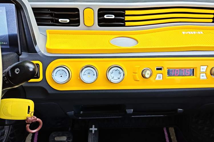 Used Wuling Hongguang MINIEV 2021 Macaron Premium Model – Lithium-NMC Audio And AC Panel