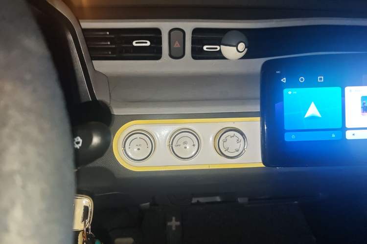 Used Wuling Hongguang MINIEV 2021 Macaron Fashion Edition Lithium-Ion Battery Audio And AC Panel