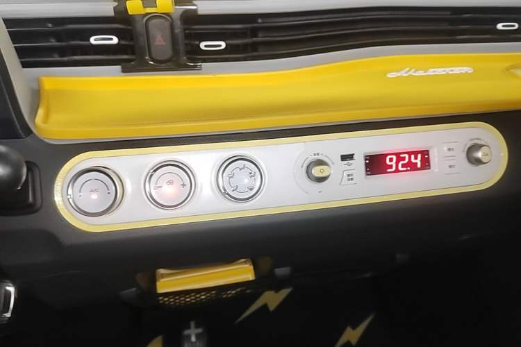 Used Wuling Hongguang MINIEV 2021 Macaron Fashion Model Lithium Iron Phosphate Audio And AC Panel