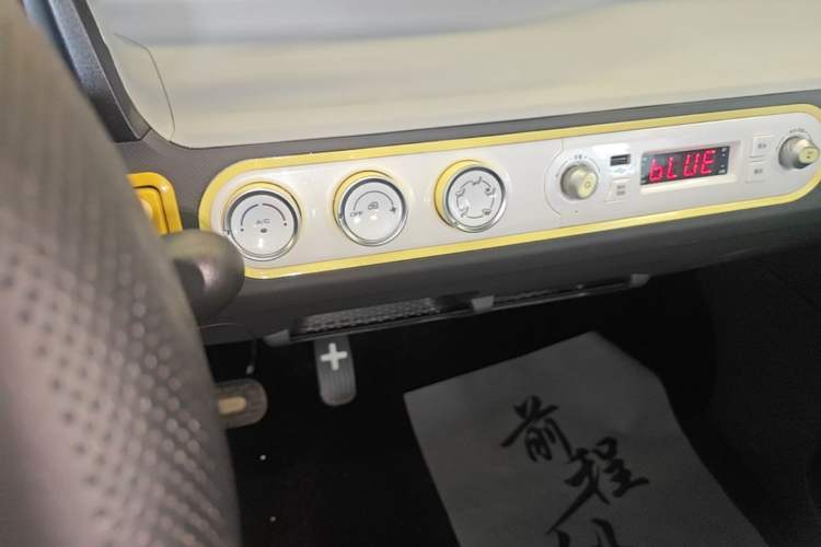 Used Wuling Hongguang MINIEV 2021 Macaron Premium Model – Lithium Iron Phosphate Audio And AC Panel