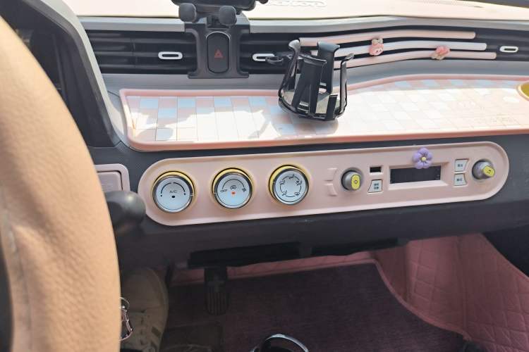 Used Wuling Hongguang MINIEV 2021 Macaron Premium Model – Lithium Iron Phosphate Audio And AC Panel