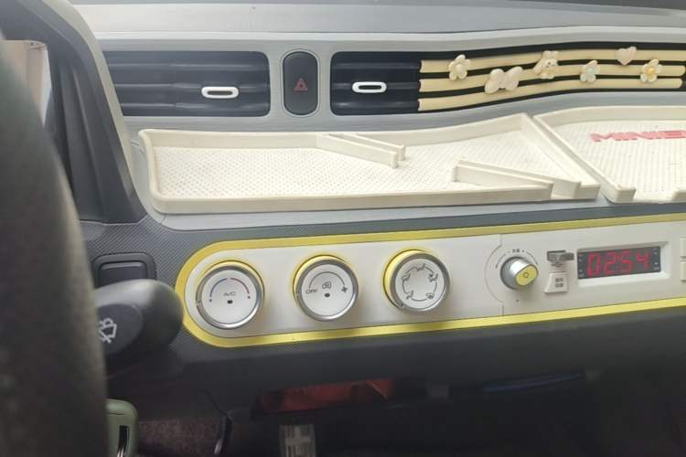 Used Wuling Hongguang MINIEV 2021 Macaron Fashion Model Lithium Iron Phosphate Audio And AC Panel