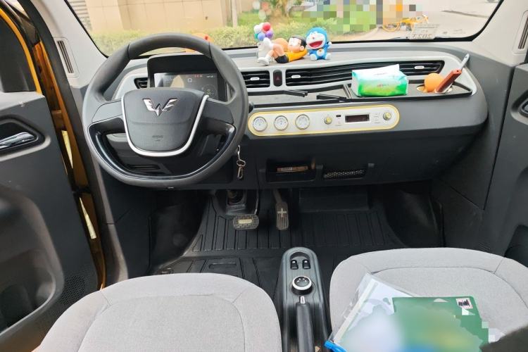 Used Wuling Hongguang MINIEV 2021 Macaron Fashion Edition Lithium-Ion Battery Center Console