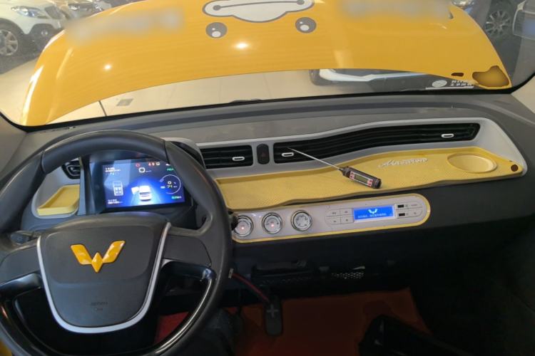 Used Wuling Hongguang MINIEV 2021 Macaron Sandwich Model 170 km Lithium Iron Phosphate Center Console