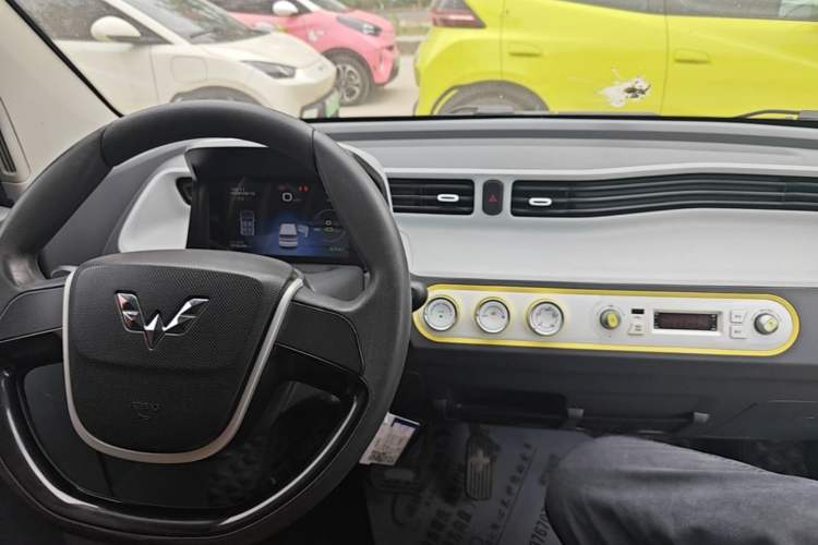 Used Wuling Hongguang MINIEV 2021 Macaron Fashion Edition Lithium-Ion Battery Center Console