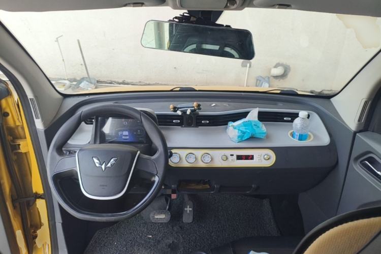 Used Wuling Hongguang MINIEV 2021 Macaron Fashion Model Lithium Iron Phosphate Center Console