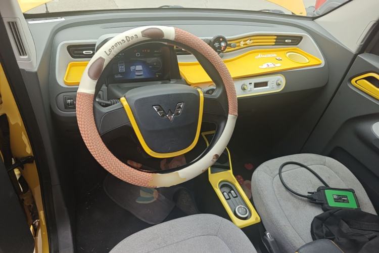 Used Wuling Hongguang MINIEV 2021 Macaron Fashion Edition Lithium-Ion Battery Center Console