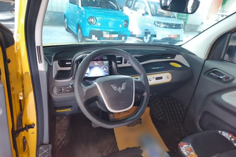 Used Wuling Hongguang MINIEV 2021 Macaron Premium Model – Lithium Iron Phosphate Center Console