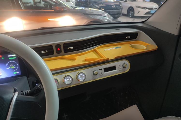Used Wuling Hongguang MINIEV 2021 Macaron Fashion Edition Lithium-Ion Battery Center Console