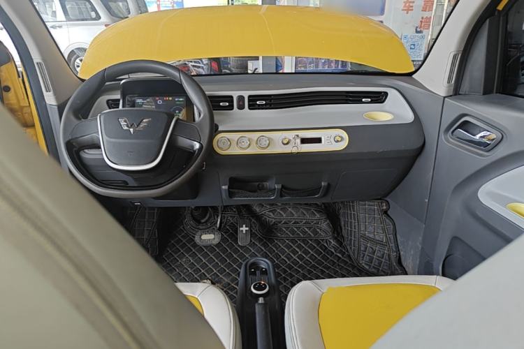 Used Wuling Hongguang MINIEV 2021 Macaron Premium Model – Lithium Iron Phosphate Center Console