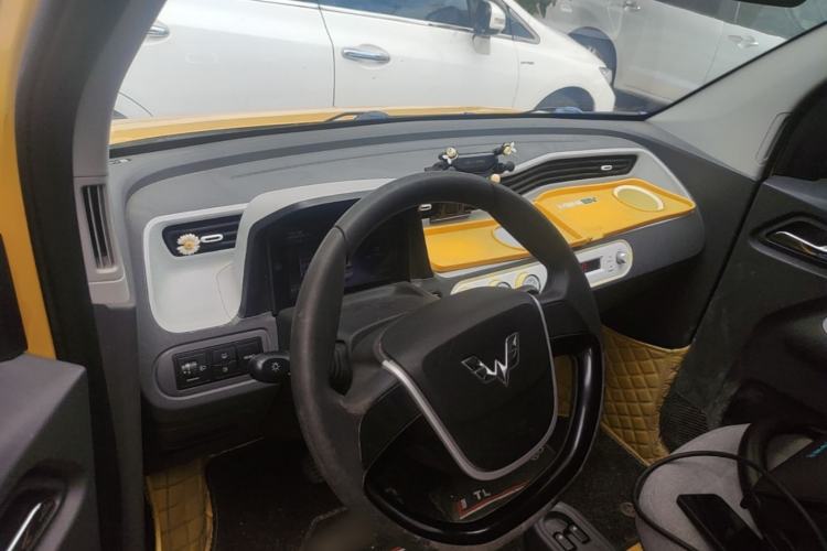 Used Wuling Hongguang MINIEV 2021 Macaron Premium Model – Lithium Iron Phosphate Center Console