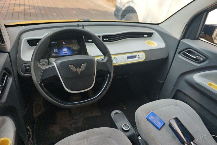 Used Wuling Hongguang MINIEV 2021 Macaron Sandwich Model 170 km Lithium Iron Phosphate Center Console