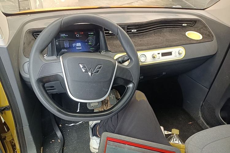 Used Wuling Hongguang MINIEV 2021 Macaron Fashion Model Lithium Iron Phosphate Center Console