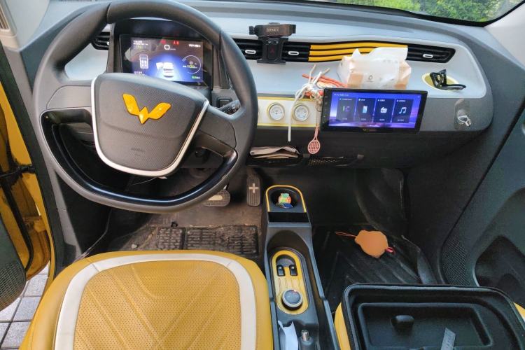 Used Wuling Hongguang MINIEV 2021 Macaron Premium Model – Lithium-NMC Center Console
