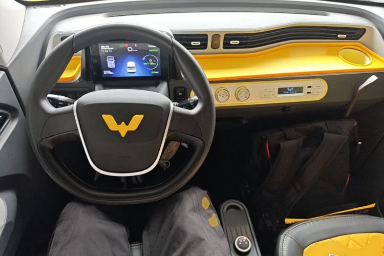 Used Wuling Hongguang MINIEV 2021 Macaron Premium Model – Lithium Iron Phosphate Center Console