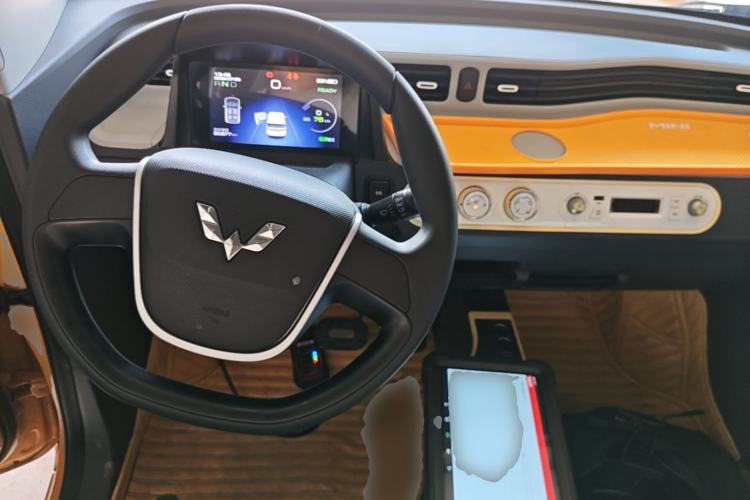 Used Wuling Hongguang MINIEV 2021 Macaron Fashion Edition Lithium-Ion Battery Center Console