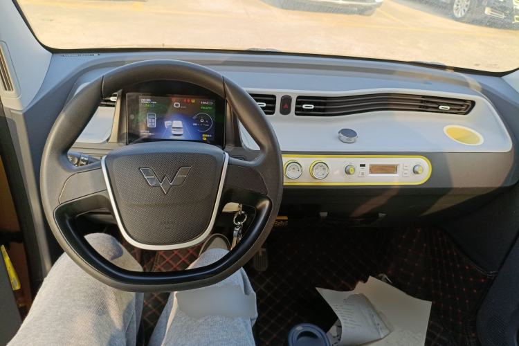 Used Wuling Hongguang MINIEV 2021 Macaron Fashion Edition Lithium-Ion Battery Center Console