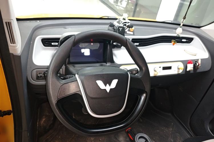 Used Wuling Hongguang MINIEV 2021 Macaron Premium Model – Lithium-NMC Center Console