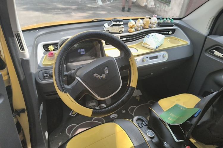 Used Wuling Hongguang MINIEV 2021 Macaron Premium Model – Lithium Iron Phosphate Center Console