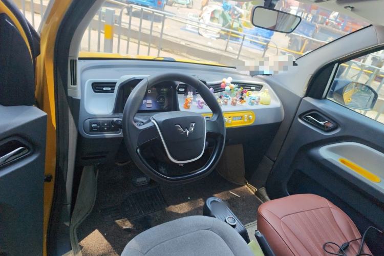 Used Wuling Hongguang MINIEV 2021 Macaron Premium Model – Lithium Iron Phosphate Center Console