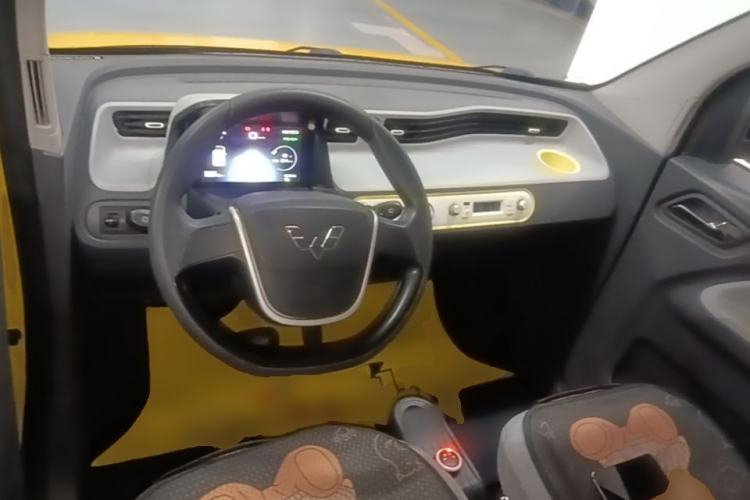 Used Wuling Hongguang MINIEV 2021 Macaron Fashion Edition Lithium-Ion Battery Center Console