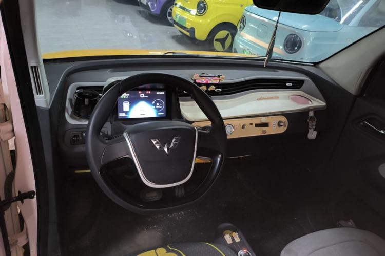 Used Wuling Hongguang MINIEV 2021 Macaron Fashion Model Lithium Iron Phosphate Center Console