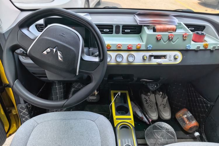 Used Wuling Hongguang MINIEV 2021 Macaron Fashion Edition Lithium-Ion Battery Center Console