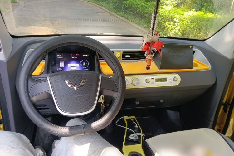 Used Wuling Hongguang MINIEV 2021 Macaron Premium Model – Lithium-NMC Center Console