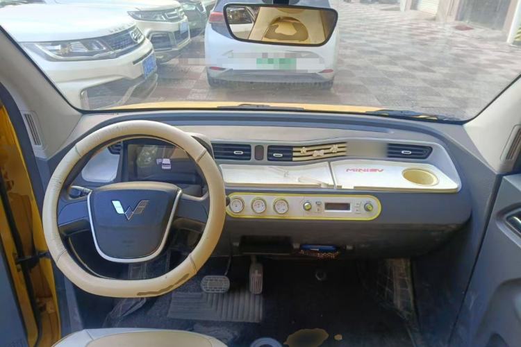 Used Wuling Hongguang MINIEV 2021 Macaron Fashion Model Lithium Iron Phosphate Center Console