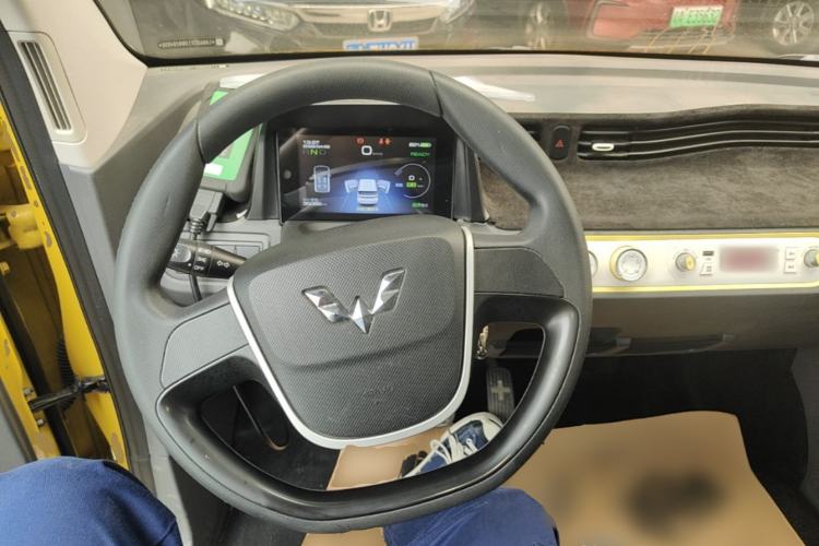 Used Wuling Hongguang MINIEV 2021 Macaron Fashion Model Lithium Iron Phosphate Center Console