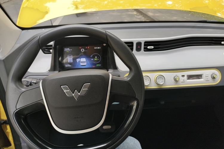 Used Wuling Hongguang MINIEV 2021 Macaron Premium Model – Lithium Iron Phosphate Center Console