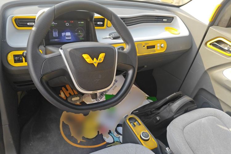 Used Wuling Hongguang MINIEV 2021 Macaron Fashion Model Lithium Iron Phosphate Center Console