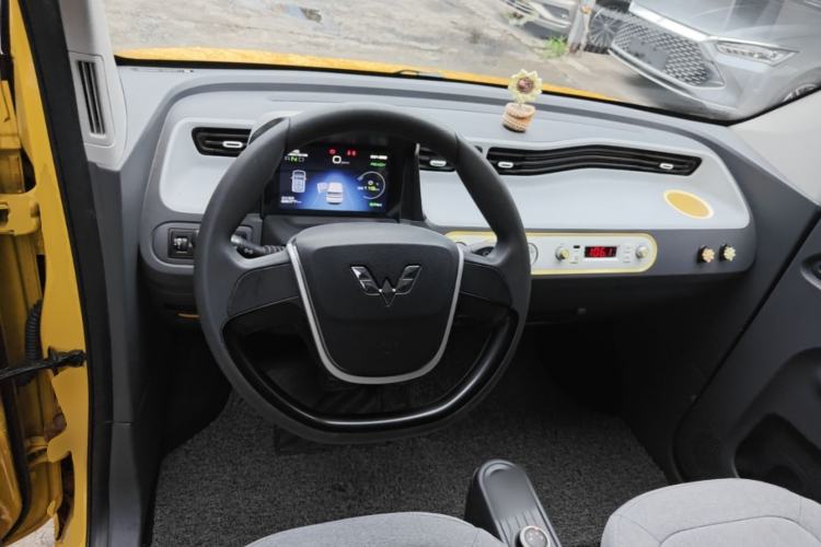 Used Wuling Hongguang MINIEV 2021 Macaron Fashion Edition Lithium-Ion Battery Center Console