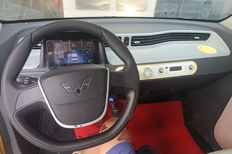 Used Wuling Hongguang MINIEV 2021 Macaron Fashion Edition Lithium-Ion Battery Center Console