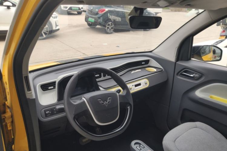 Used Wuling Hongguang MINIEV 2021 Macaron Fashion Model Lithium Iron Phosphate Center Console