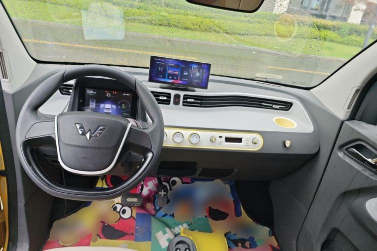 Used Wuling Hongguang MINIEV 2021 Macaron Premium Model – Lithium Iron Phosphate Center Console