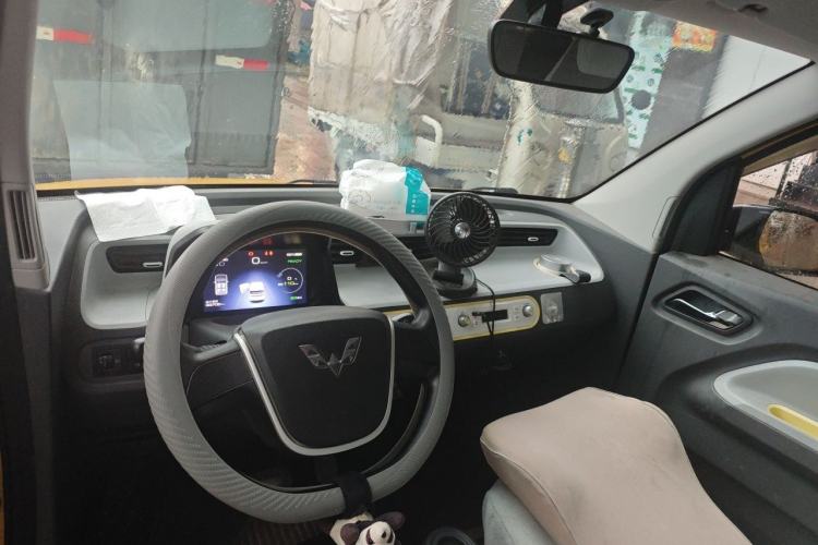 Used Wuling Hongguang MINIEV 2021 Macaron Fashion Model Lithium Iron Phosphate Center Console