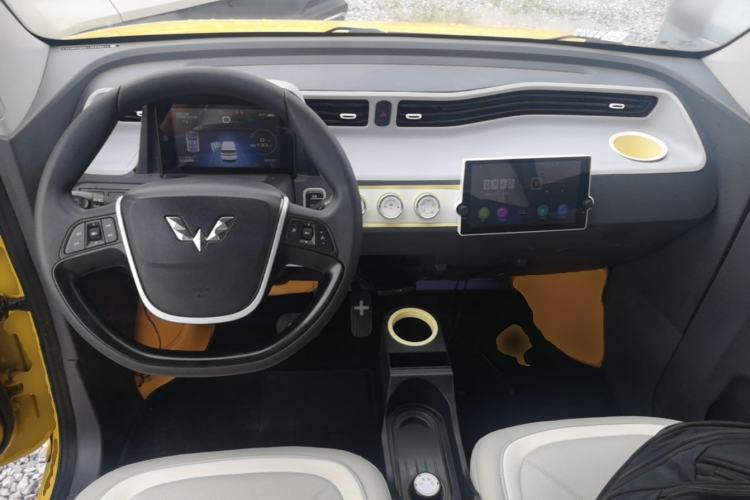 Used Wuling Hongguang MINIEV 2021 Macaron Premium Model – Lithium Iron Phosphate Center Console